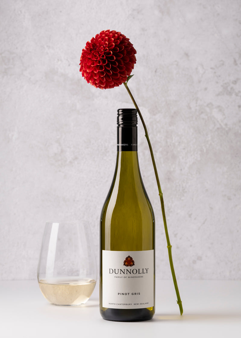 Dunnolly Pinot Gris NV – floral arrangement