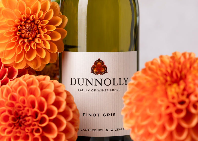 Dunnolly Pinot Gris NV – floral arrangement