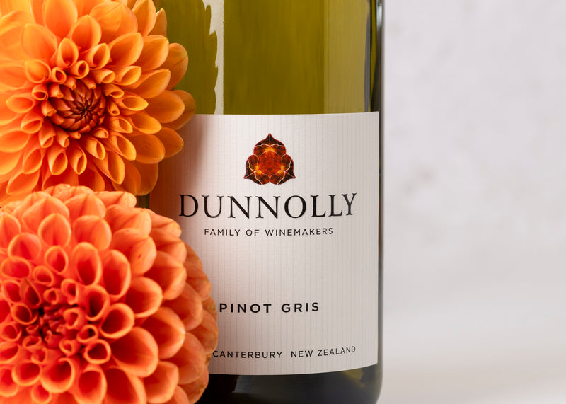 Dunnolly Pinot Gris NV – floral arrangement