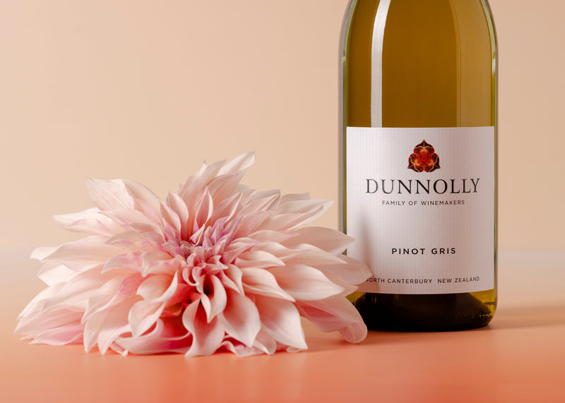 Dunnolly Pinot Gris NV – floral arrangement