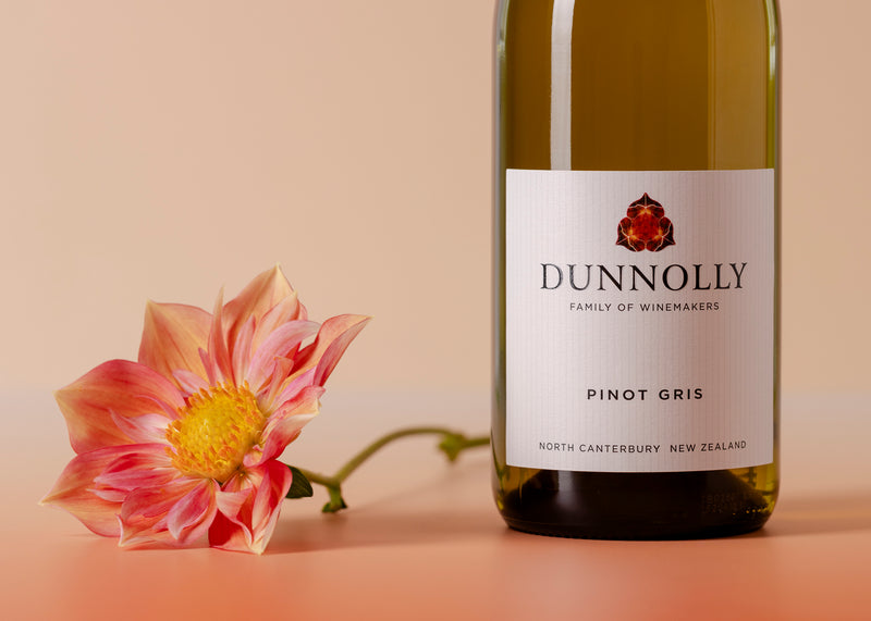 Dunnolly Pinot Gris NV – floral arrangement