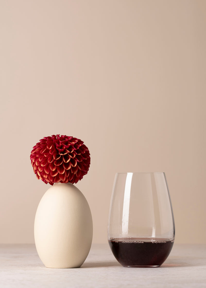 Dunnolly Pinot Noir NV – floral arrangement